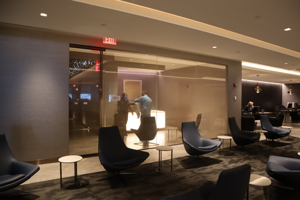 United Polaris Lounge Newark – Shower suites and quiet suites