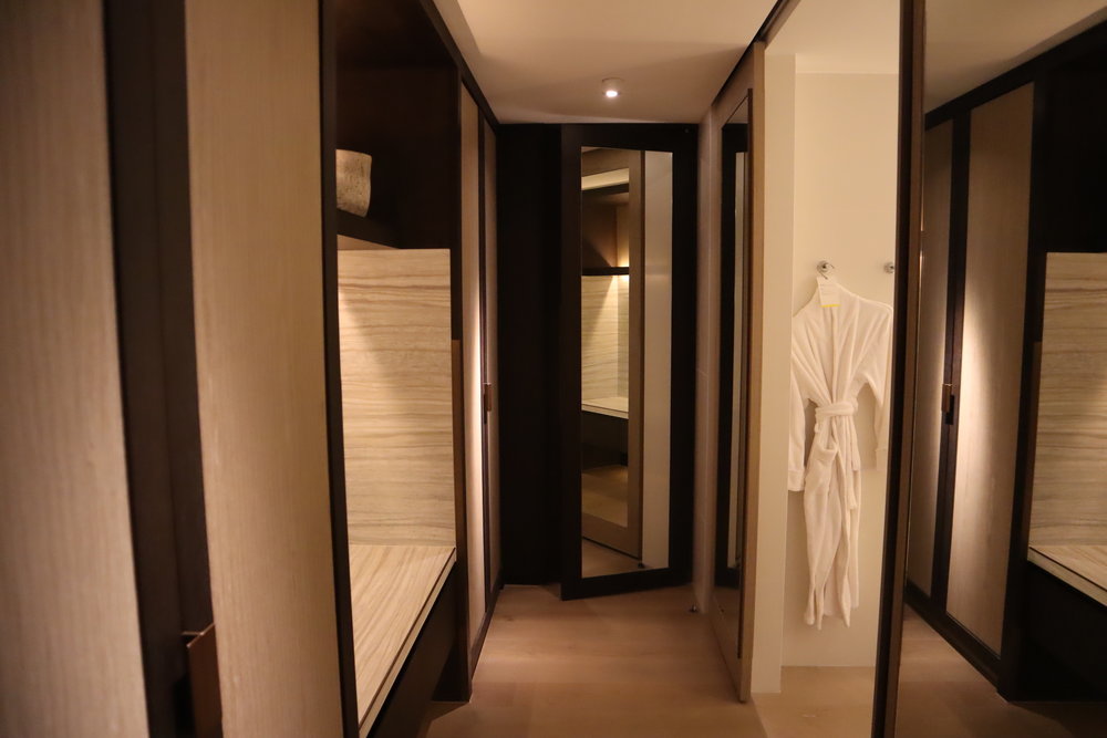 Westin Perth – Westin Suite walk-in closet