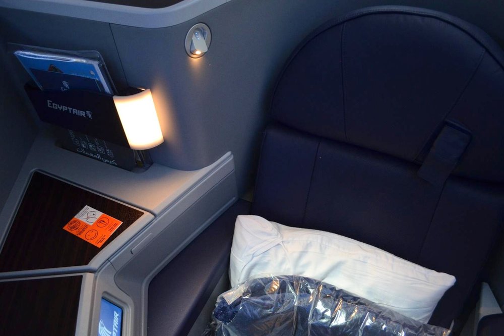 EgyptAir 787 business class – In-seat lamp