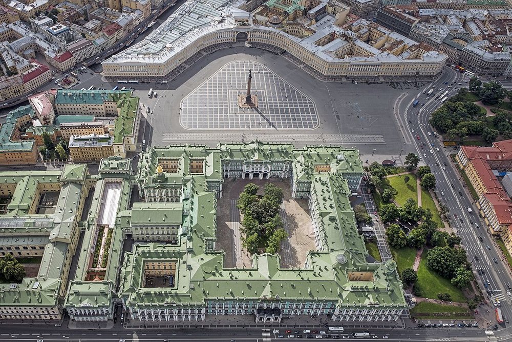 Palace Square, with the General Staff Building (top) and the Winter Palace (bottom)