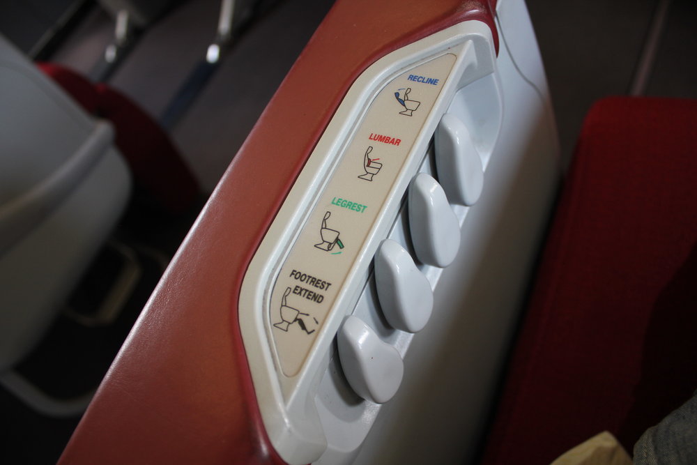 Shenzhen Airlines business class – Seat controls