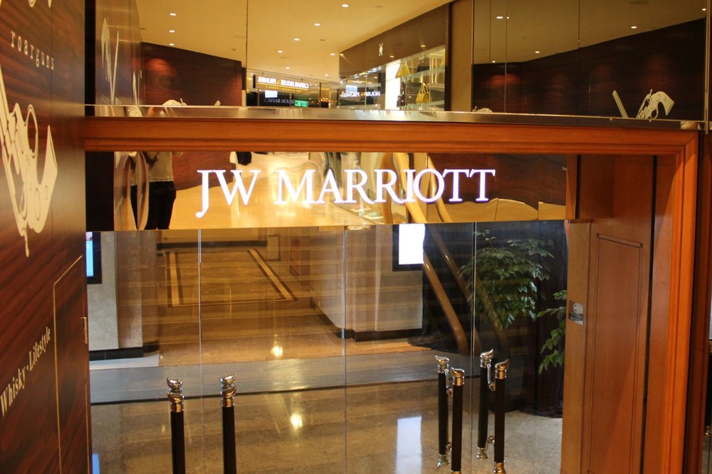 JW Marriott Hong Kong – Mall entrance