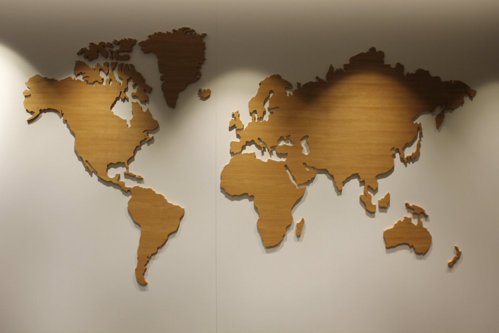 Swiss Senator Lounge Zurich – World map