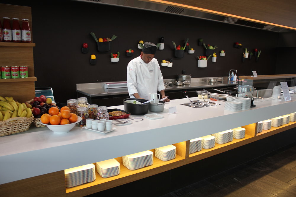 Swiss Senator Lounge Zurich – Kitchen