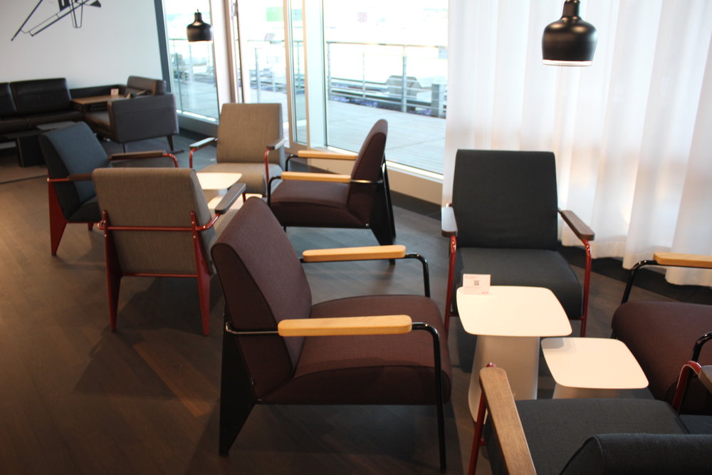 Swiss Senator Lounge Zurich – Whisky Club seating