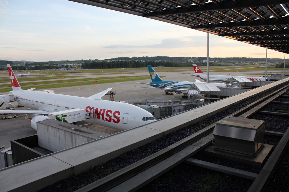 Swiss Senator Lounge Zurich – View of the apron