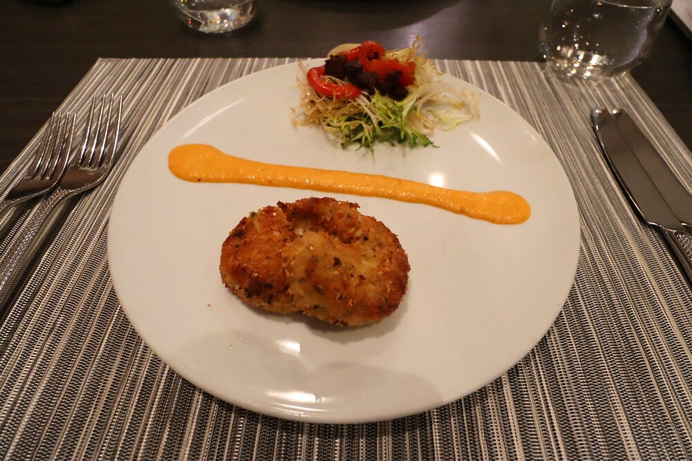 American Airlines Flagship First Dining New York JFK – Maryland-style crabcakes