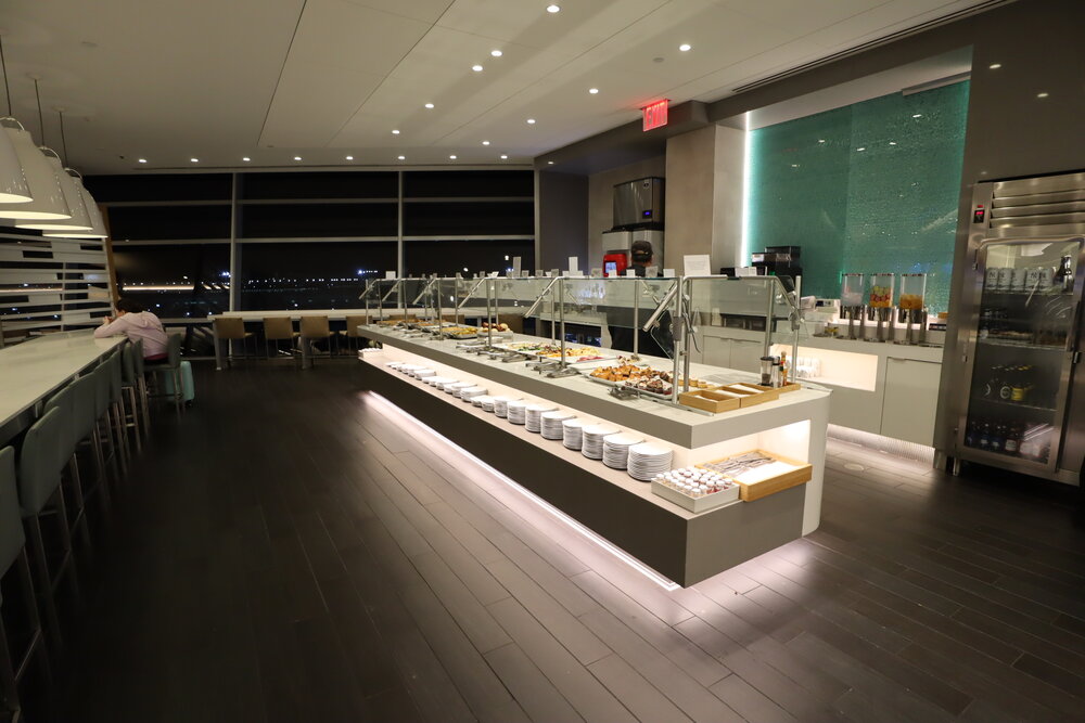 American Airlines Flagship Lounge New York JFK – Buffet