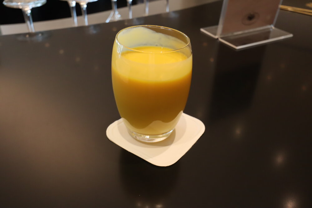 Qatar Airways Al Safwa First Class Lounge Doha – Mango juice