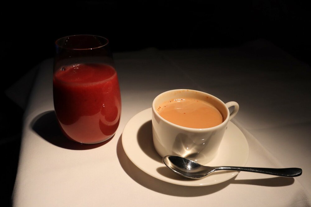 Cathay Pacific First Class – Hong Kong-style milk tea & smoothie