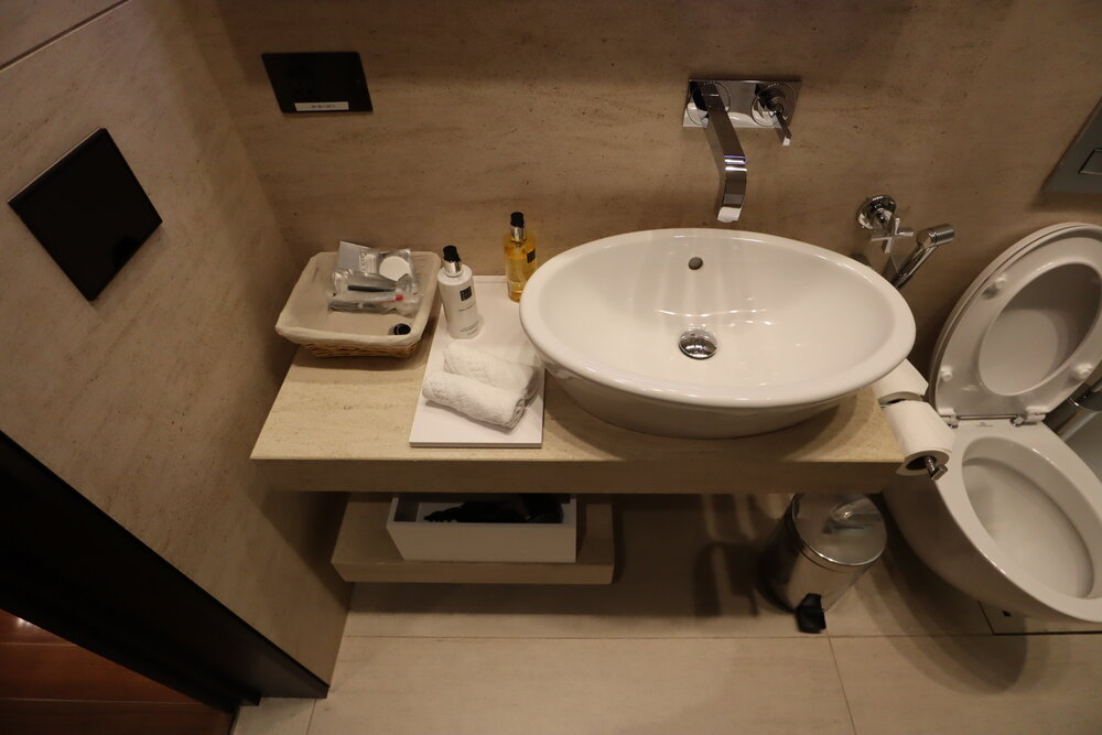 Qatar Airways Al Safwa First Class Lounge Doha – Private room sink