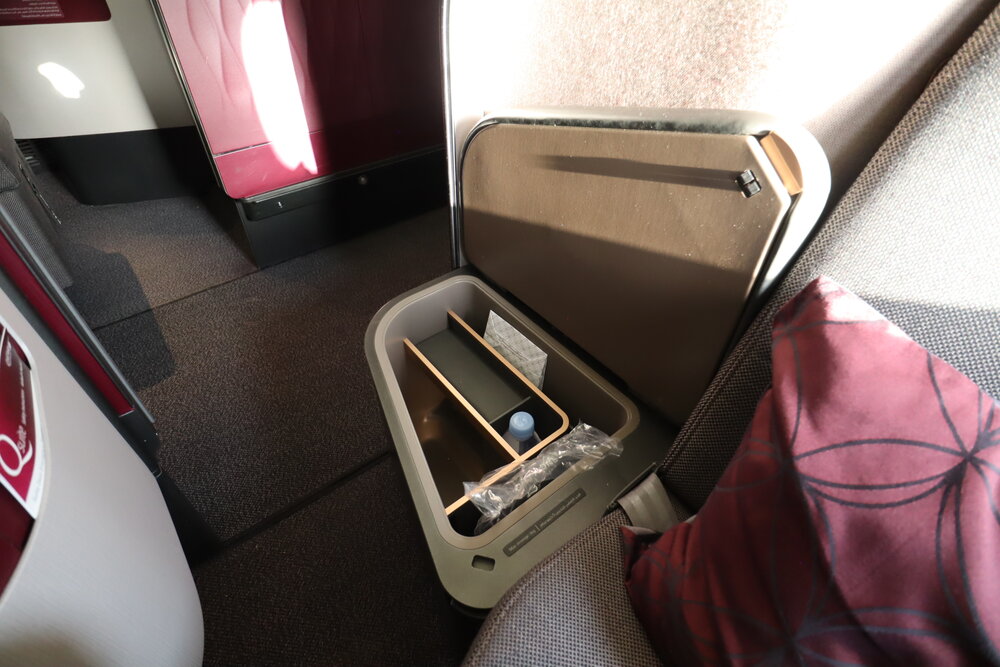 Qatar Airways 777 Qsuites business class – Seat features