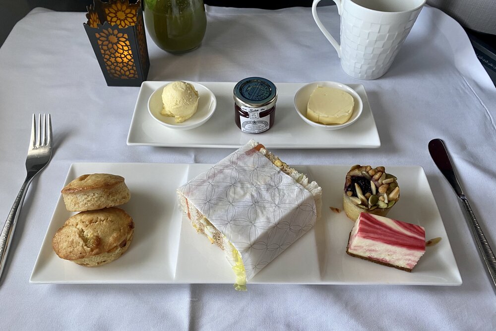 Qatar Airways 777 Qsuites business class – Afternoon tea service