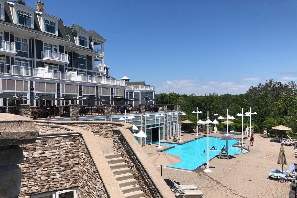 JW Marriott The Rosseau Muskoka – Indoor/outdoor pool