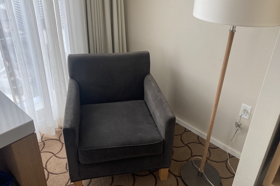 Delta Toronto – Deluxe Guest room, armchair