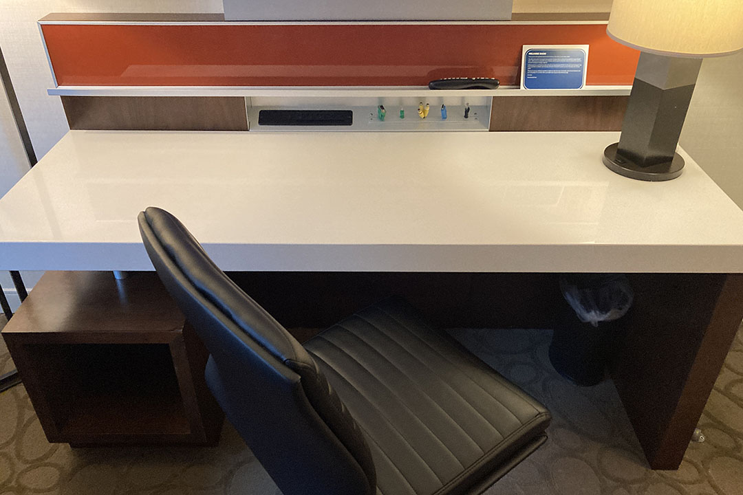 Delta Ottawa – Junior Suite desk