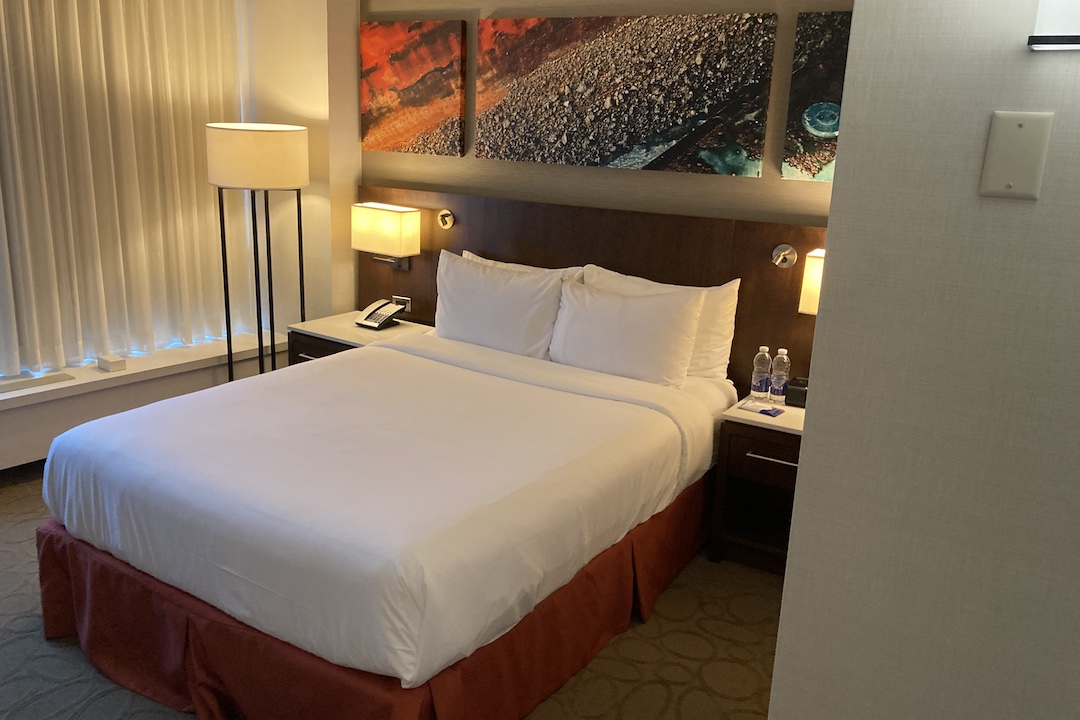 Delta Ottawa – Junior Suite bedroom