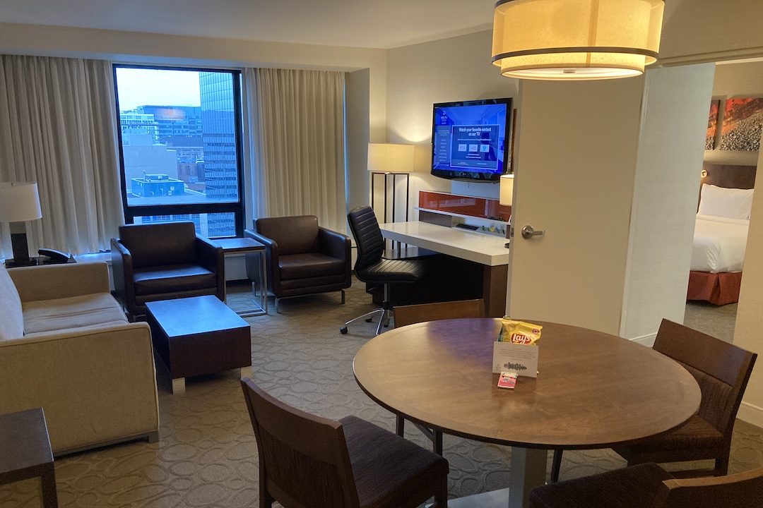 Delta Ottawa – Junior Suite living space