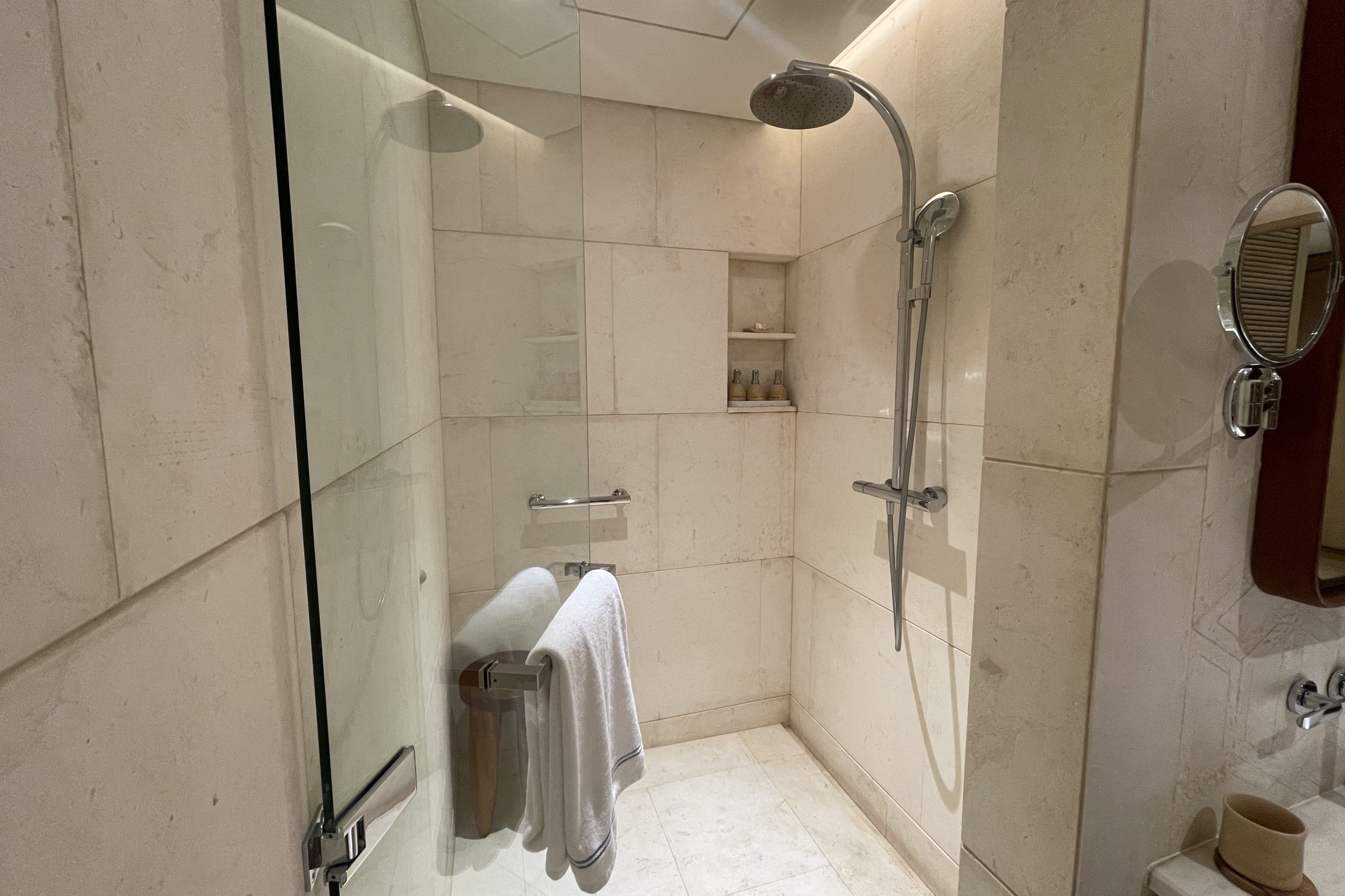 Mango House Seychelles – King Premium Room shower