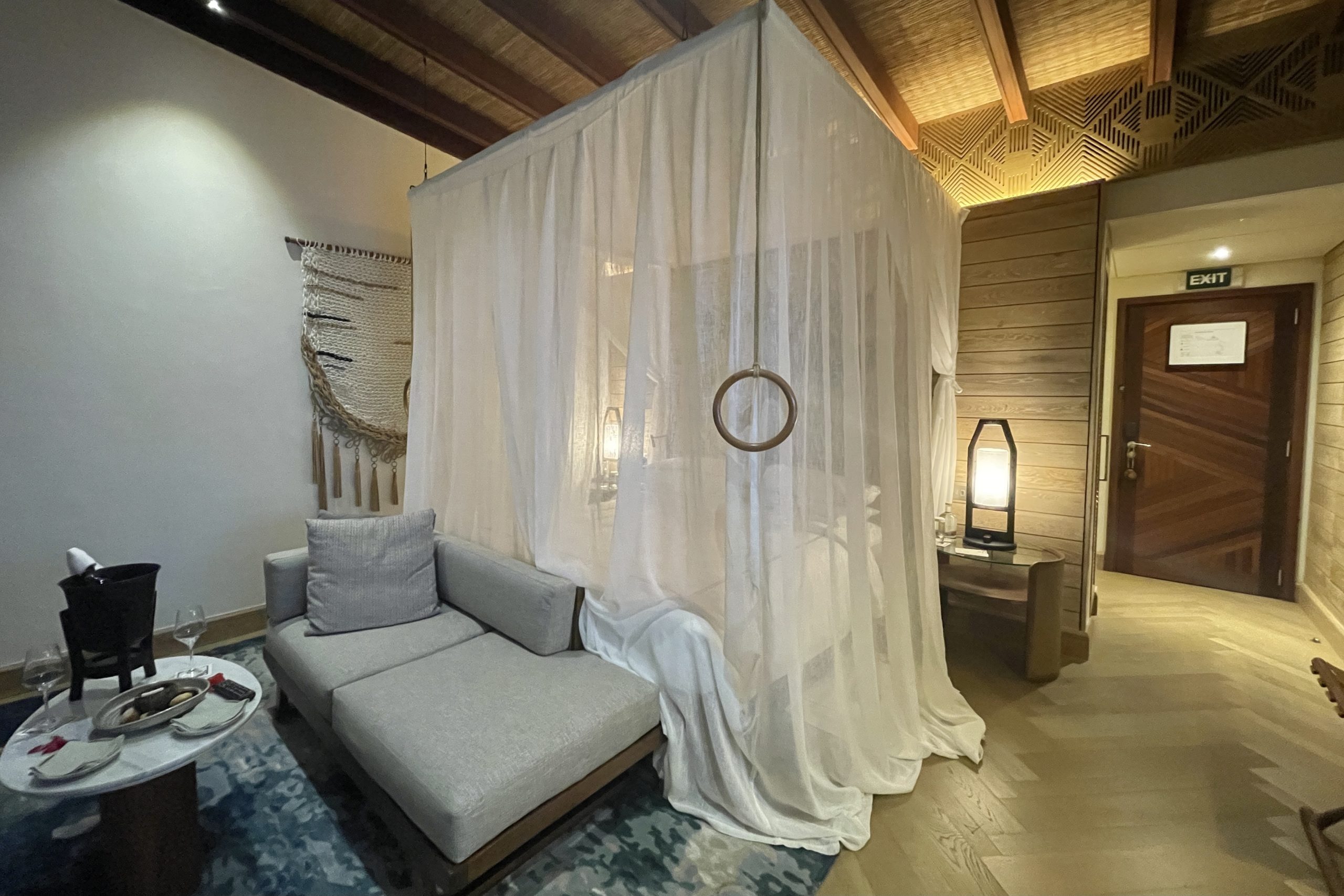 Mango House Seychelles – King Premium Room canopy bed