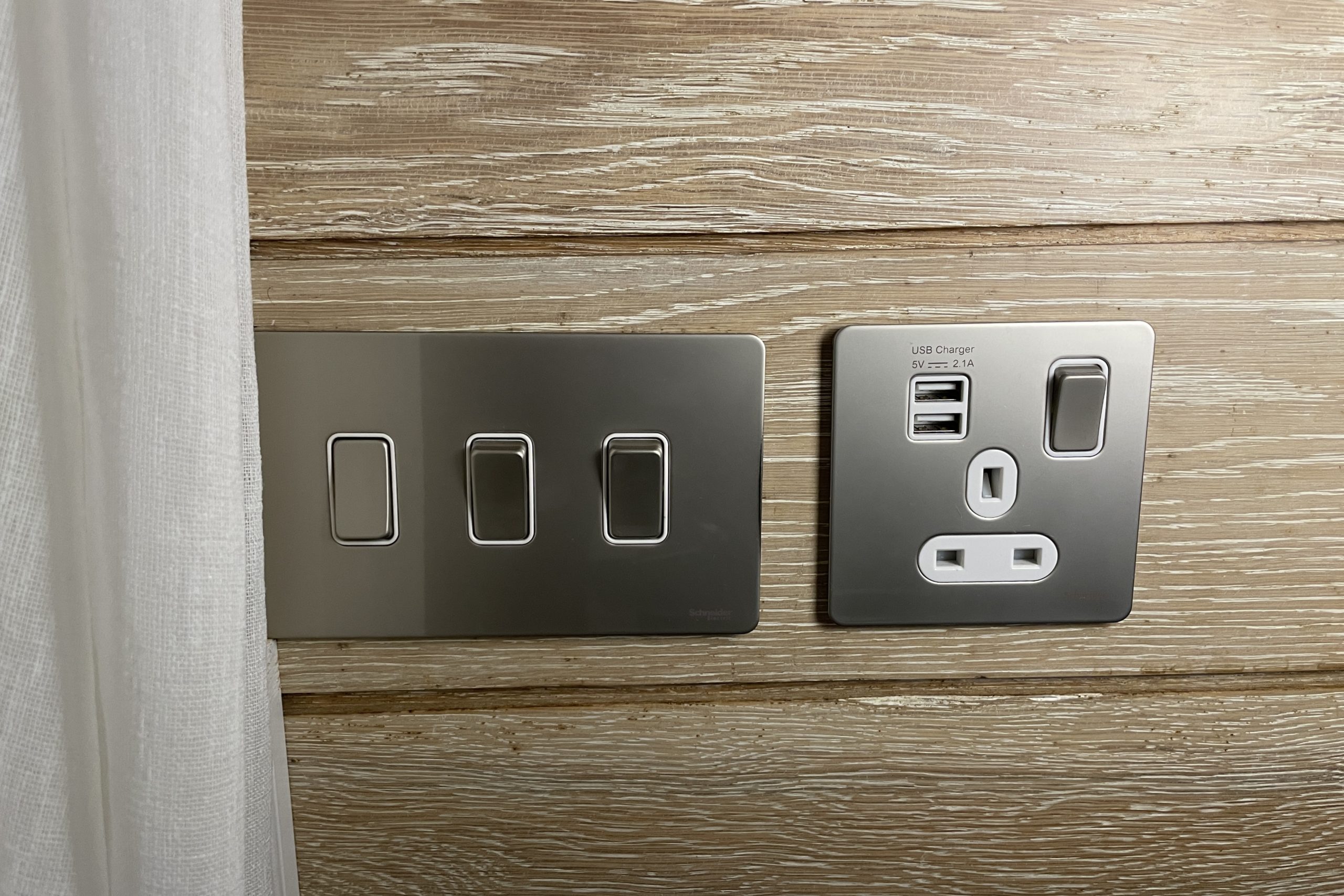 Mango House Seychelles – King Premium Room charging ports