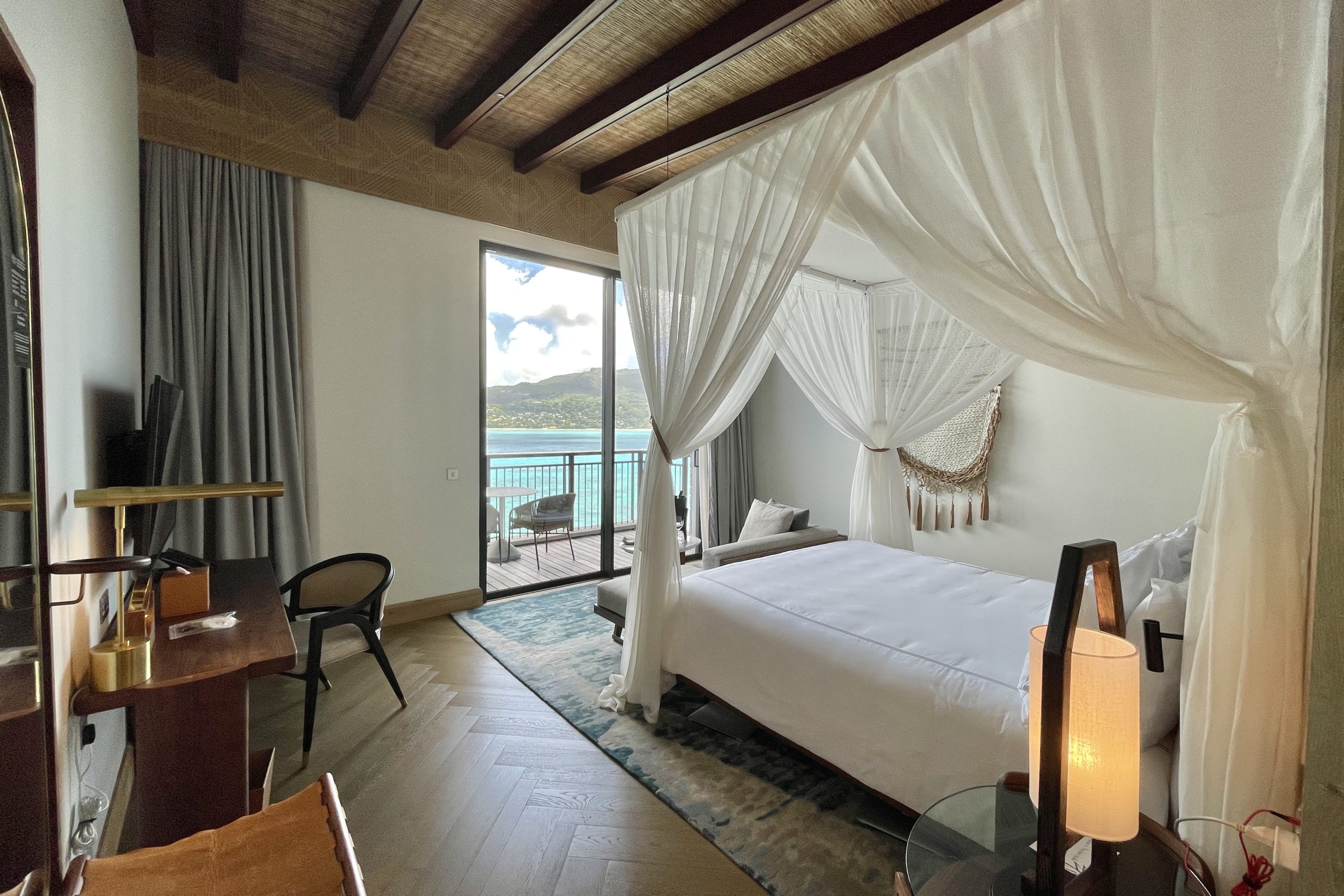 Mango House Seychelles – King Premium Room desk