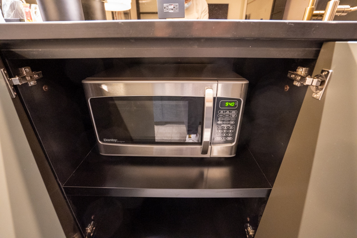 The Westley Calgary Downtown – Revel One-Bedroom Suite microwave