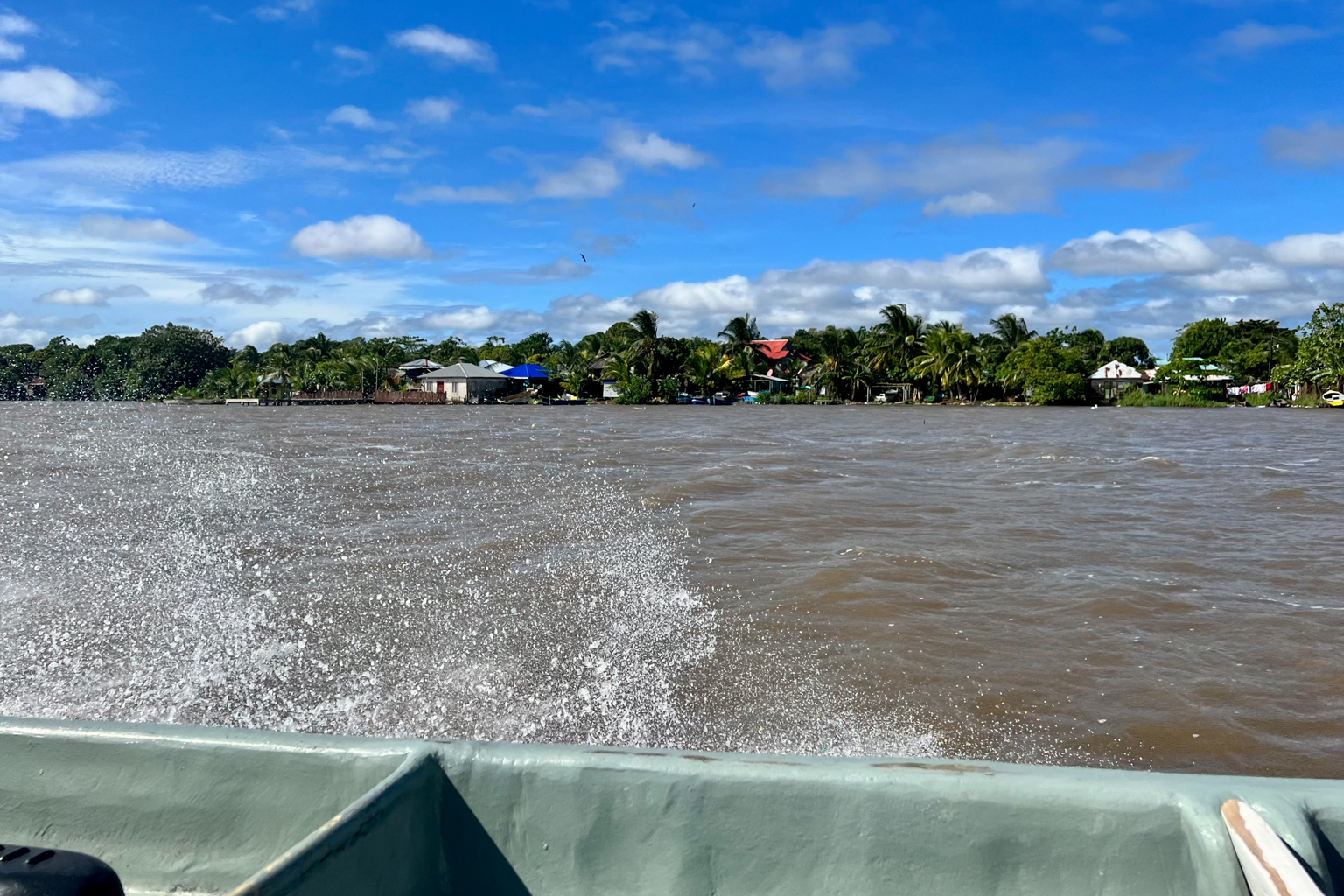 Calala Island – Boat transfer through the mangroves