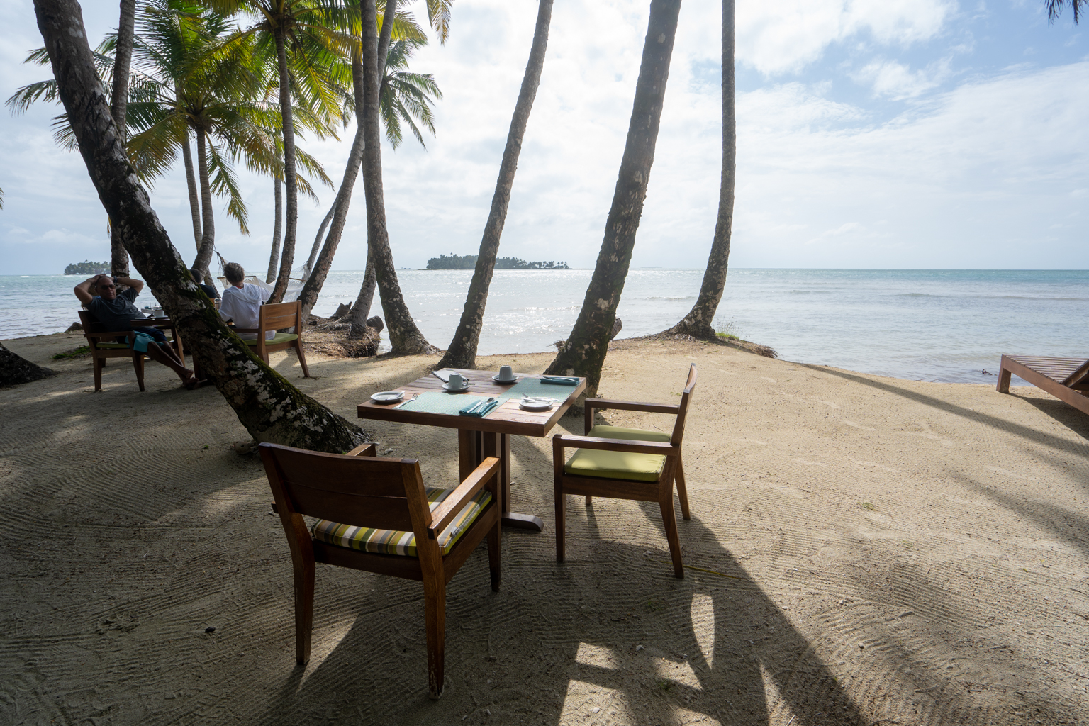 Calala Island – Breakfast on the beach