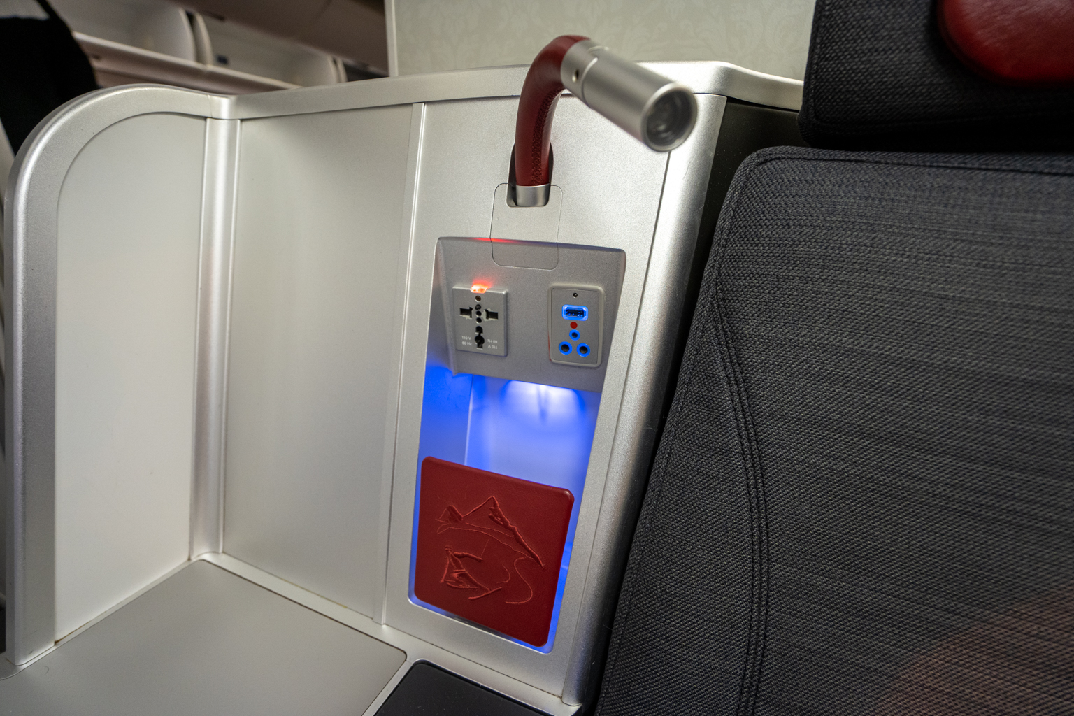 Austrian Airlines business class – Storage and charging