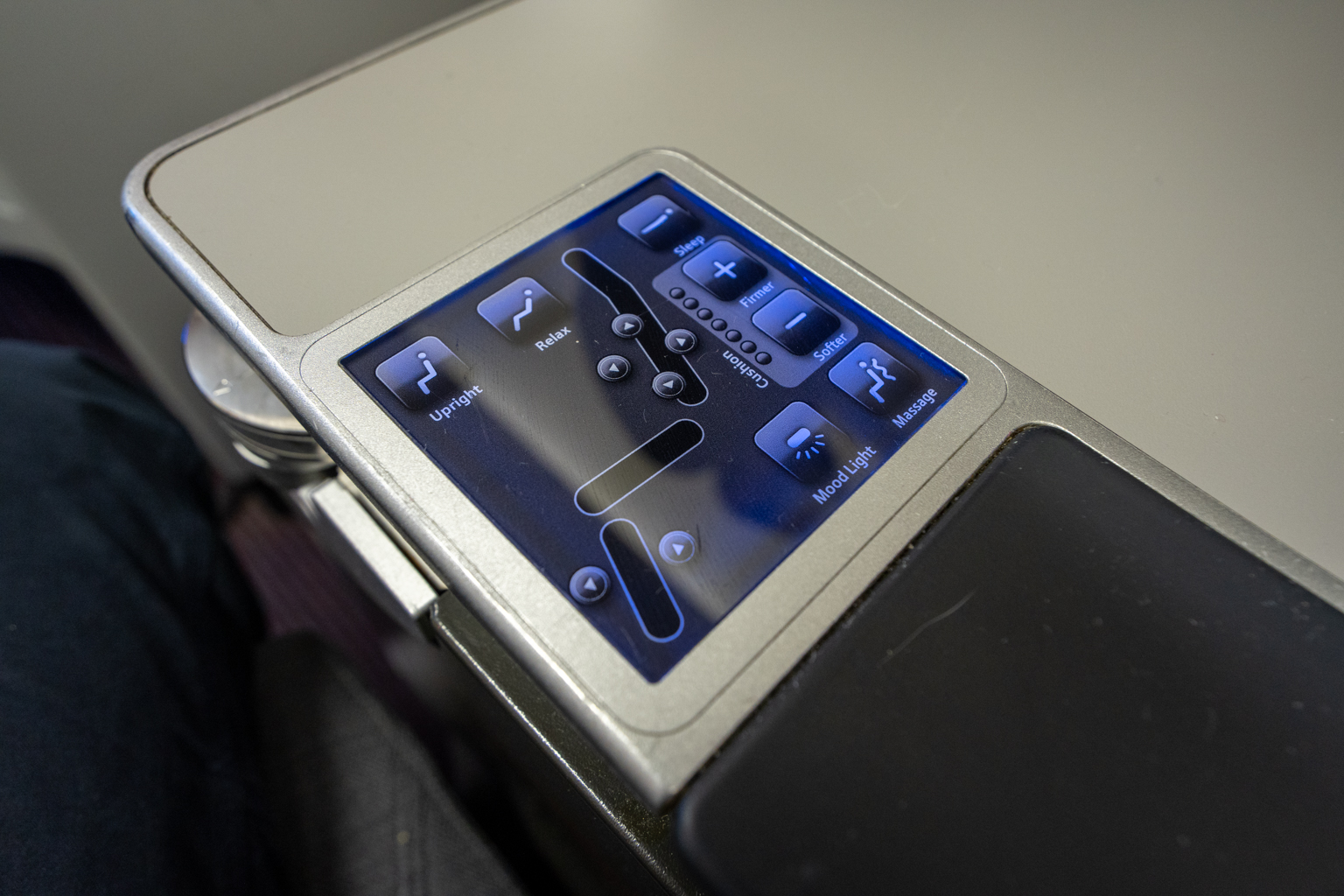 Austrian Airlines business class – Seat controls