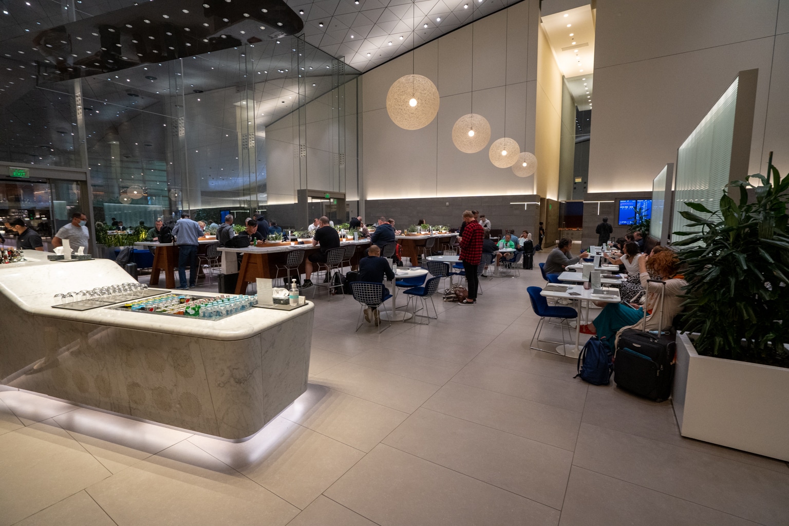 Qatar Airways Al Mourjan Business Lounge – Café seating