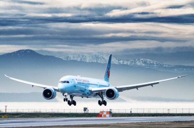 air canada airplane landing