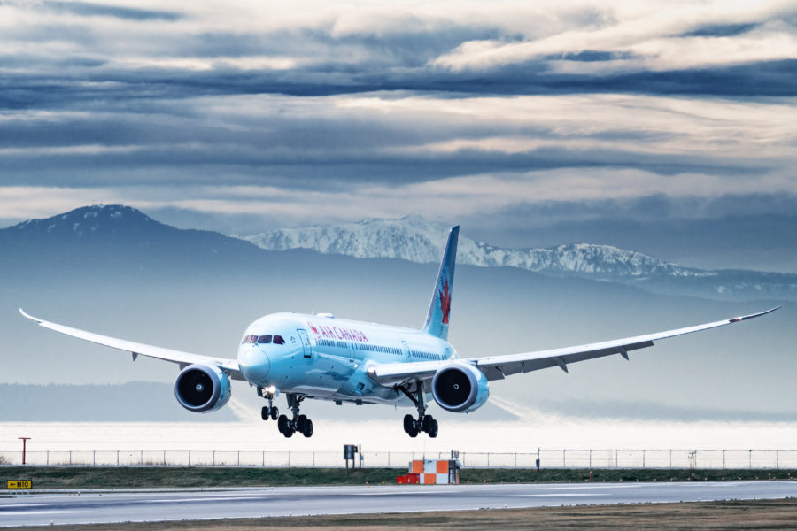 air canada airplane landing