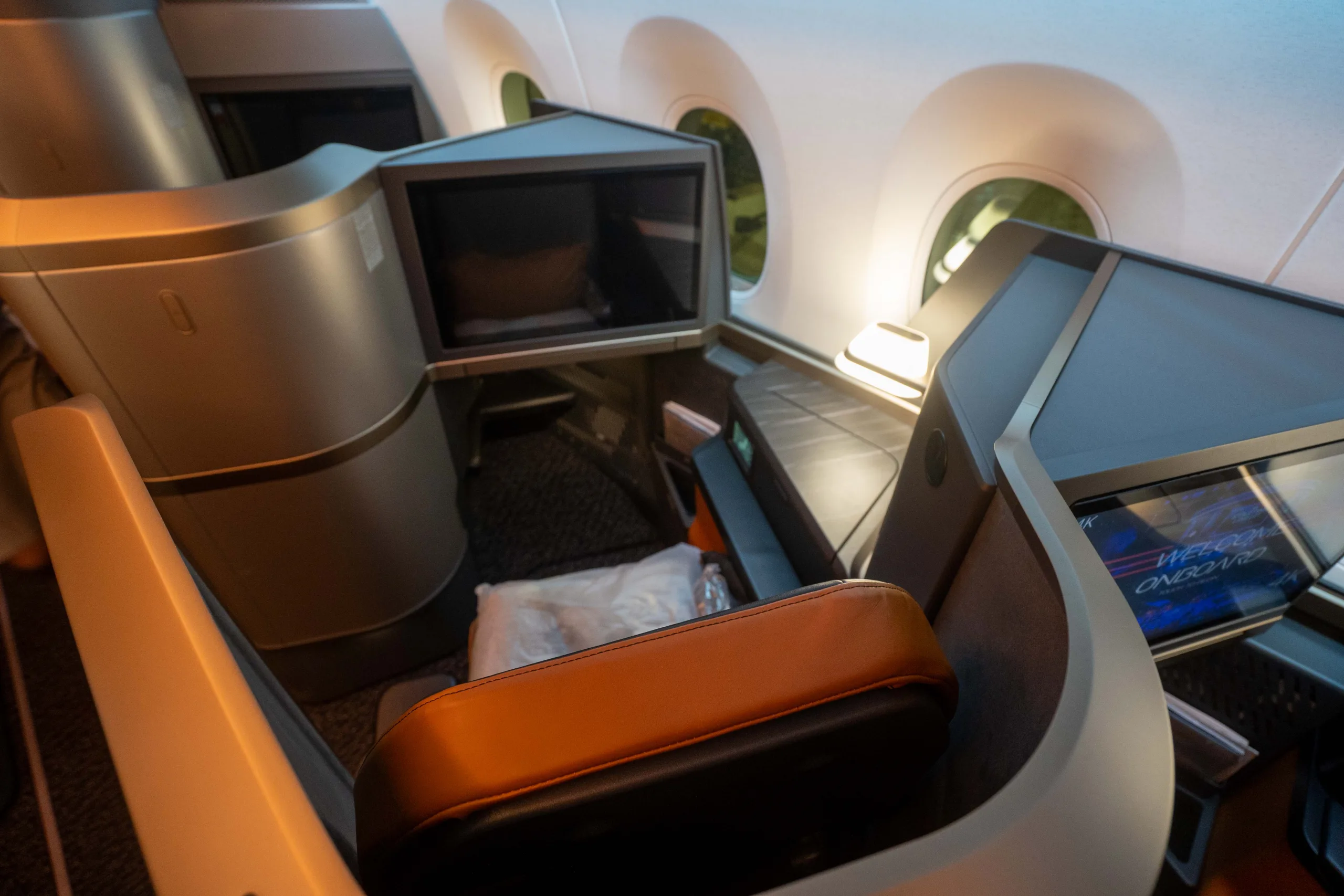 Starlux-Airlines-Business-Class-21