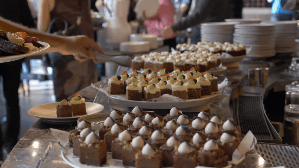 Horizontal.00 14 00 17.Still069