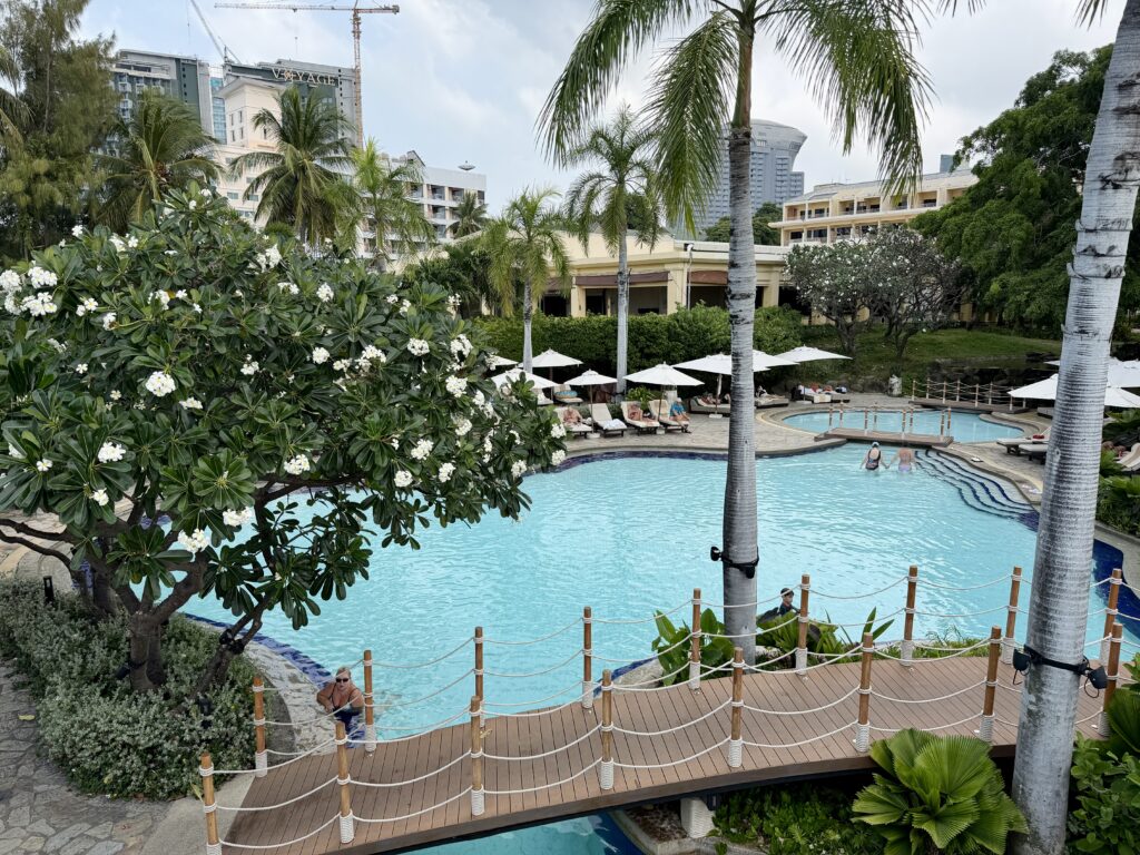 Dusit Thani Pool 2