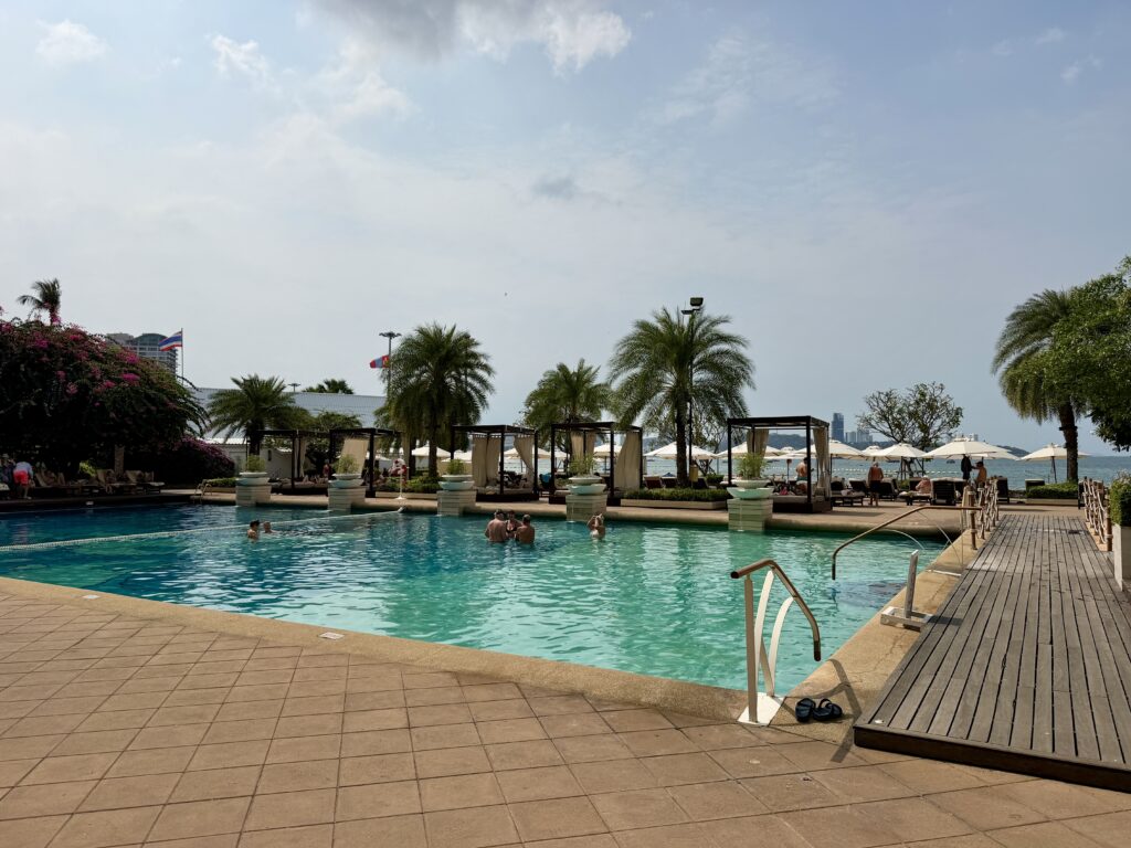 Dusit Thani Pool 4