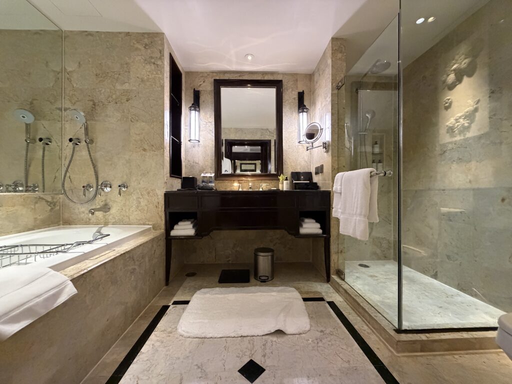The Athenee Hotel Bangkok Royal King Bathroom