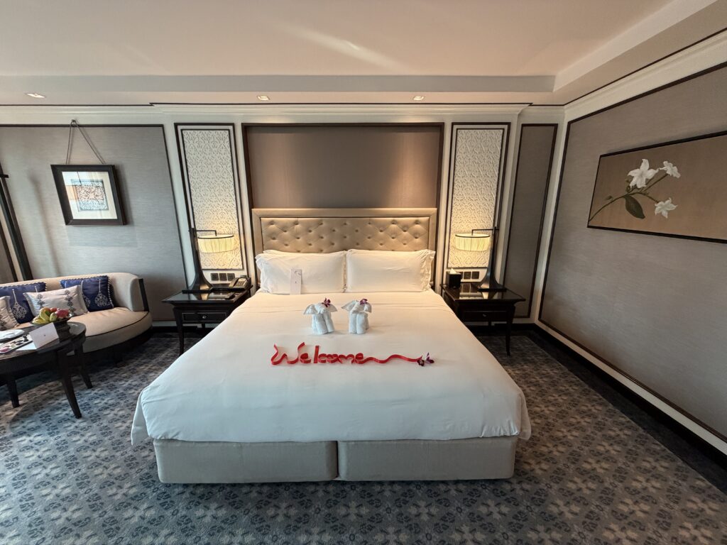 The Athenee Hotel, a Luxury Collection Hotel, Bangkok – Royal King Room 1